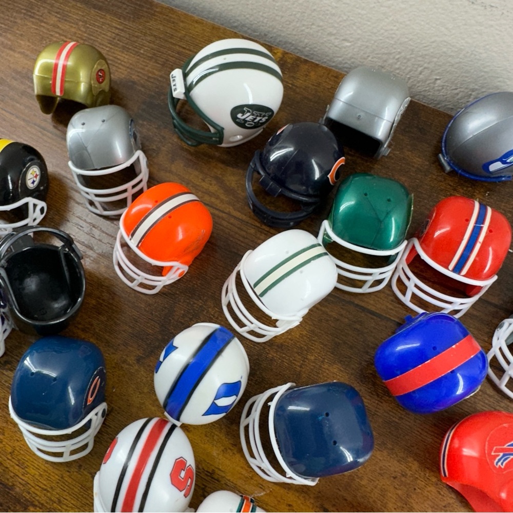 Vintage Lot 25 Gumball NFL Mini Football Collectible Toy Helmets Some Old Logos - Picture 3 of 6